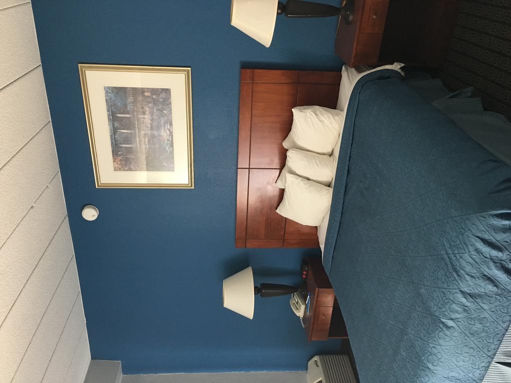 Rodeway Inn Greenfield Dış mekan fotoğraf