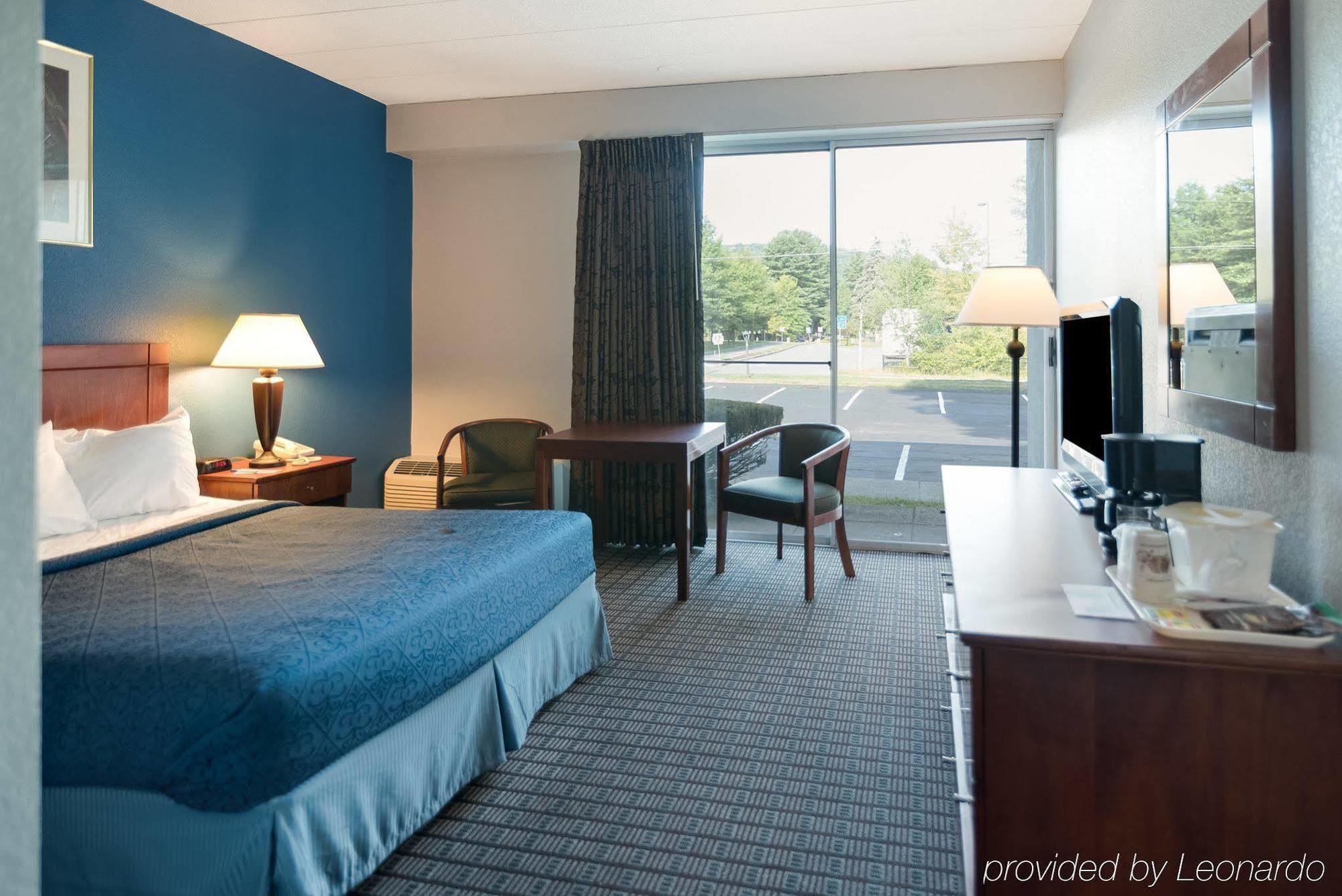 Rodeway Inn Greenfield Dış mekan fotoğraf