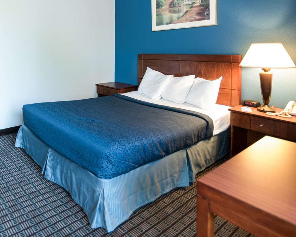 Rodeway Inn Greenfield Oda fotoğraf