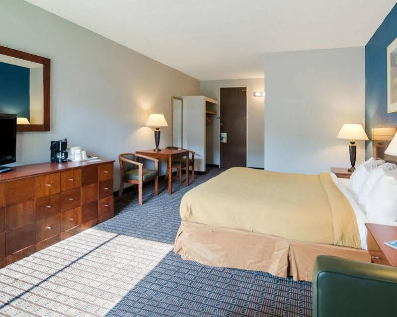 Rodeway Inn Greenfield Dış mekan fotoğraf